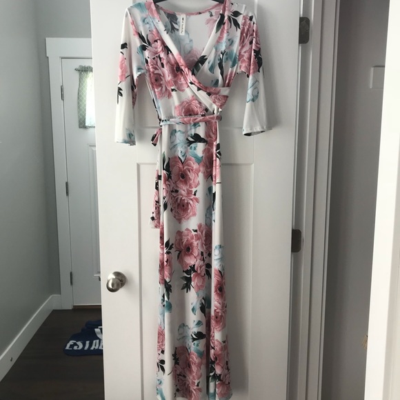 Vanilla Bay Dresses & Skirts - Vanilla Bay floral wrap maxi dress